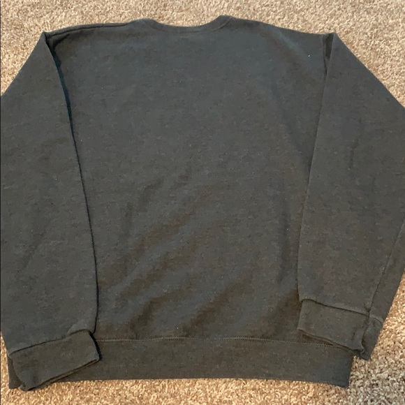 Basic gray Hanes crew neck - Picture 2 of 3